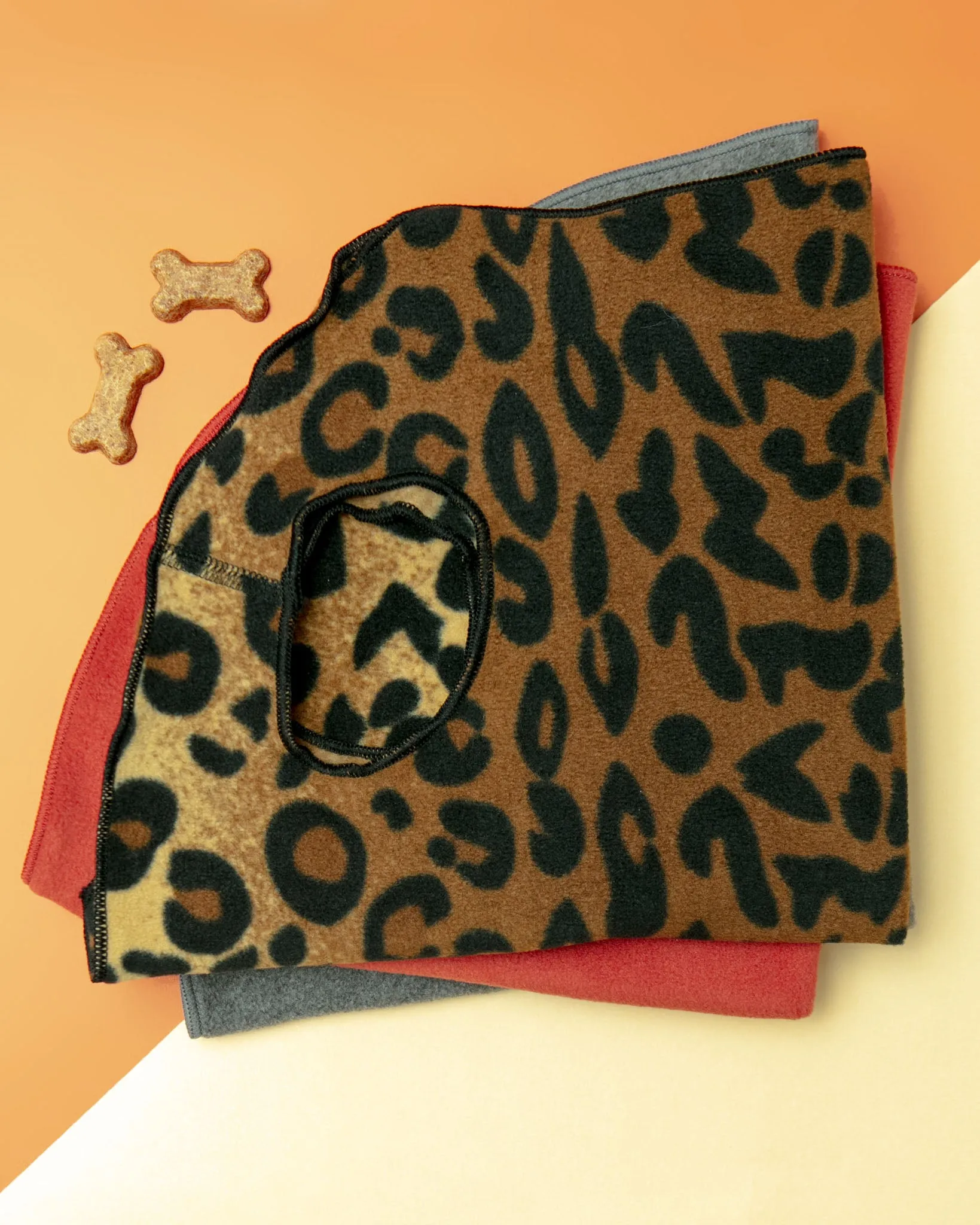 Stretch Fleece Pullover in Leopard Print